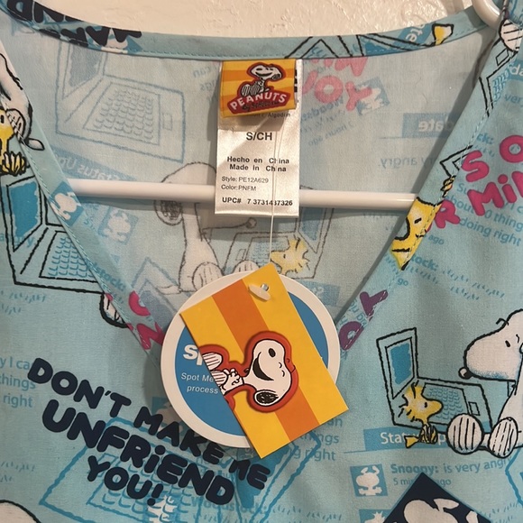 Peanuts Snoopy Women’s Small Medical Nurse Scrub Top size S - Picture 3 of 4